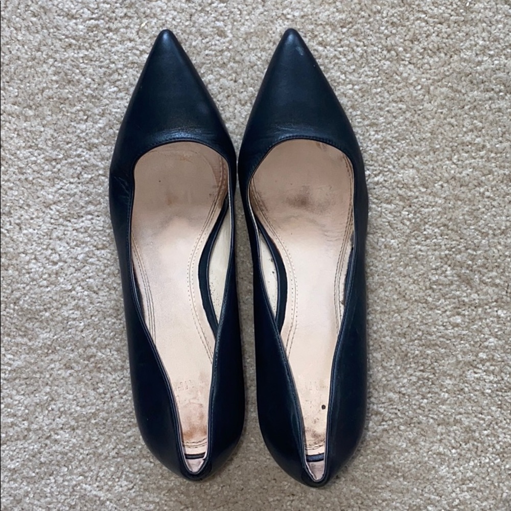 Black leather Marc Fisher LTD pumps